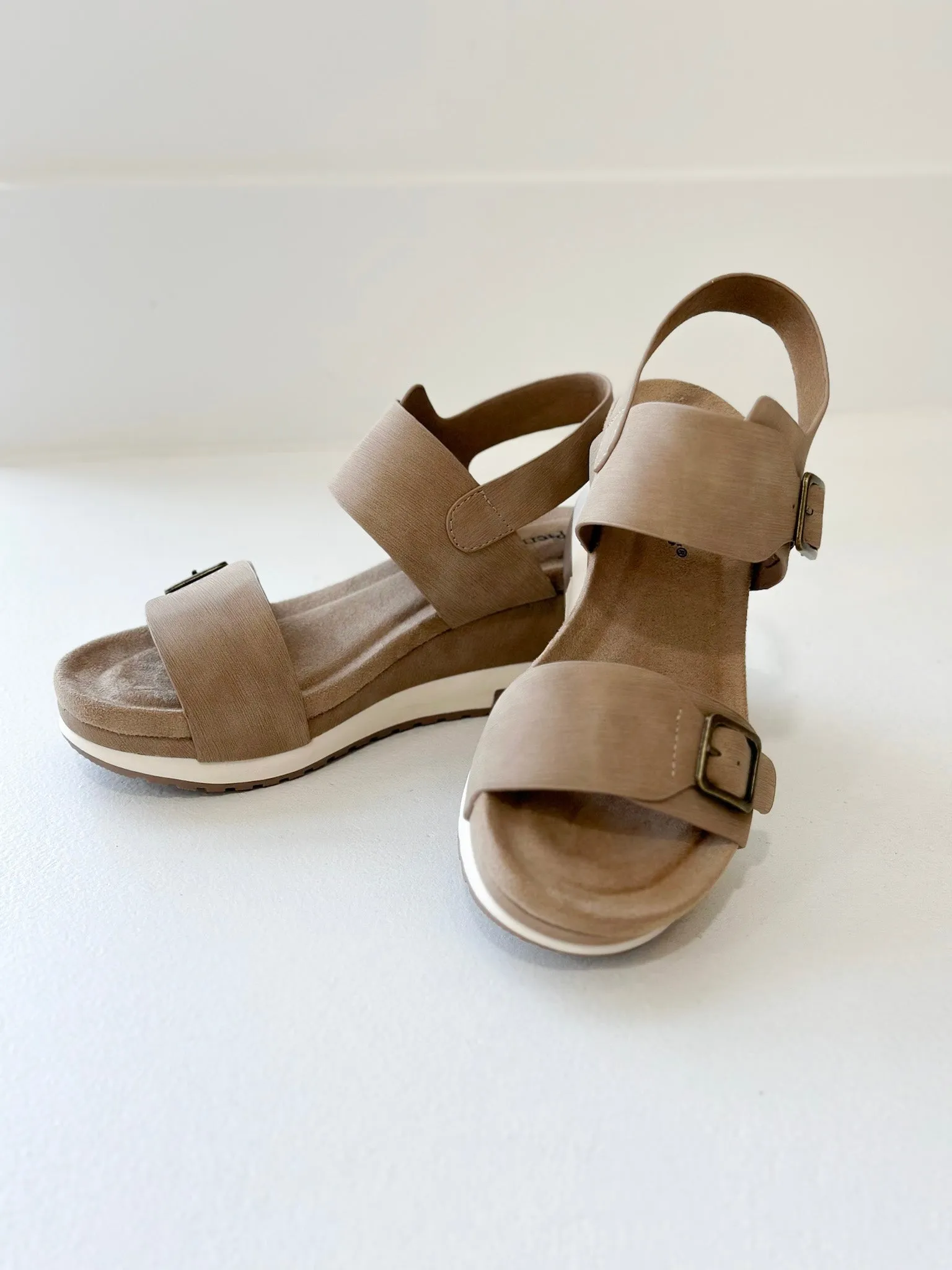 The Get-Up Wedge - Taupe