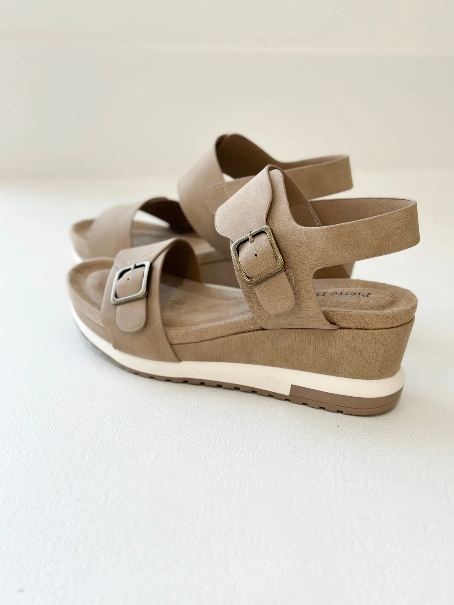 The Get-Up Wedge - Taupe